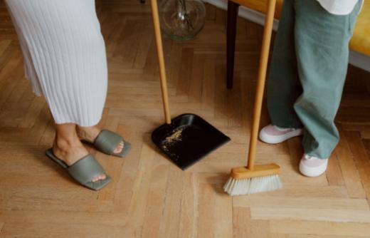 Avec quoi ne doit-on pas nettoyer la moquette ?